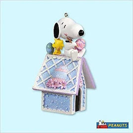 2005 Snoopy's Easter Doghouse Christmas Ornament - snoopn4pnuts.com