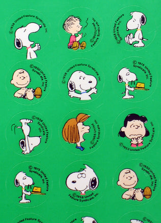 Peanuts Mini Circle - Shaped Stickers - snoopn4pnuts.com