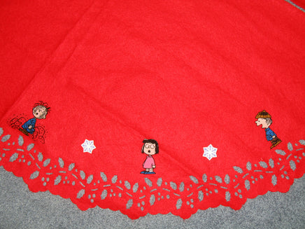 Peanuts Felt Christmas Tree Skirt (Handmade) - snoopn4pnuts.com