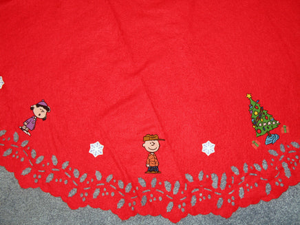 Peanuts Felt Christmas Tree Skirt (Handmade) - snoopn4pnuts.com