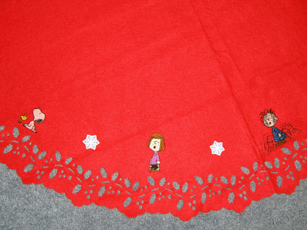 Peanuts Felt Christmas Tree Skirt (Handmade) - snoopn4pnuts.com