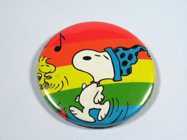SNOOPY AND WOODSTOCK DANCING PINBACK BUTTON