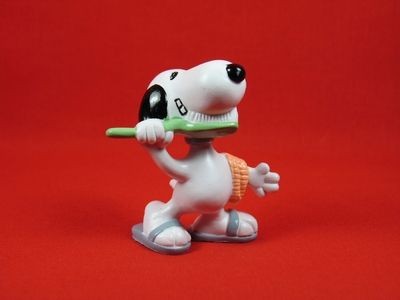 Snoopy Teeth SNOOPY BRUSHES TEETH PVC | snoopn4pnuts.com