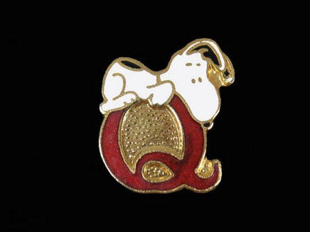 Snoopy Alphabet Cloisonne Pin - Red "Q" - snoopn4pnuts.com