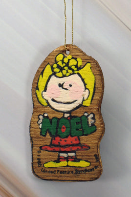 Wooden Ornament - Sally NOEL - snoopn4pnuts.com