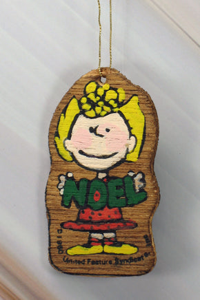 Wooden Ornament - Sally NOEL - snoopn4pnuts.com