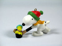 1985 Snoopy Hockey Player Christmas Ornament