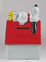 Snoopy Doghouse Bank - snoopn4pnuts.com