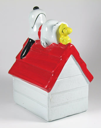 Snoopy Doghouse Bank - snoopn4pnuts.com