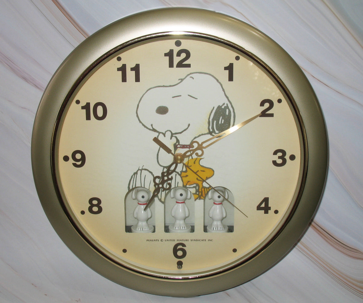 Peanuts Snoopy Musical And Animated Wall Clock - Rare! | snoopn4pnuts.com