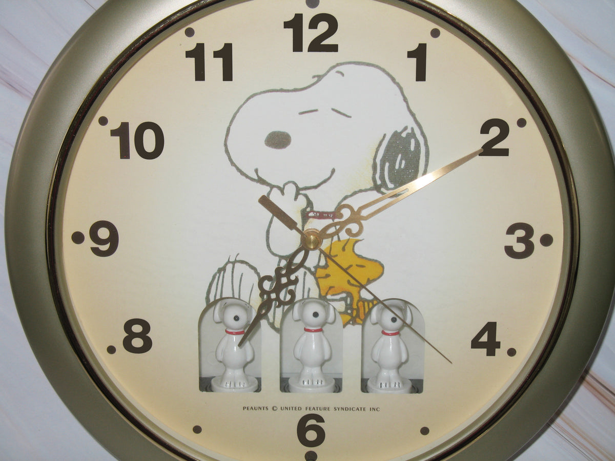 Peanuts Snoopy Musical And Animated Wall Clock - Rare!| snoopn4pnuts.com