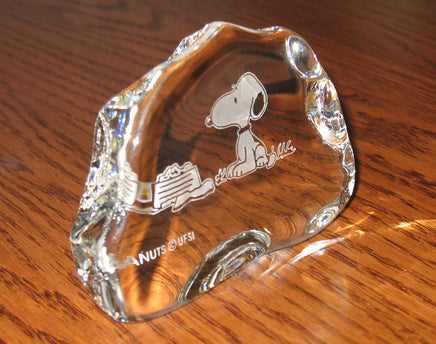 Snoopy Solid Crystal Figurine / Paperweight - RARE! - snoopn4pnuts.com