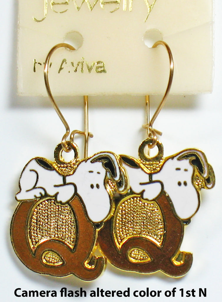 Snoopy Alphabet Cloisonne Latch Back Earrings - Gold "Q"