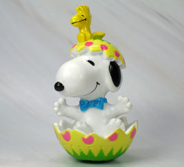 SNOOPY IN EGG PVC - snoopn4pnuts.com