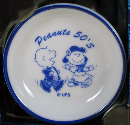 Peanuts Mini China Plate With Stand - 1950's Charlie Brown and Lucy - snoopn4pnuts.com