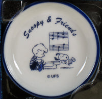 Peanuts Mini China Plate With Stand - Schroeder and Snoopy