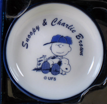 Peanuts Mini China Plate With Stand - Snoopy and Charlie Brown - snoopn4pnuts.com