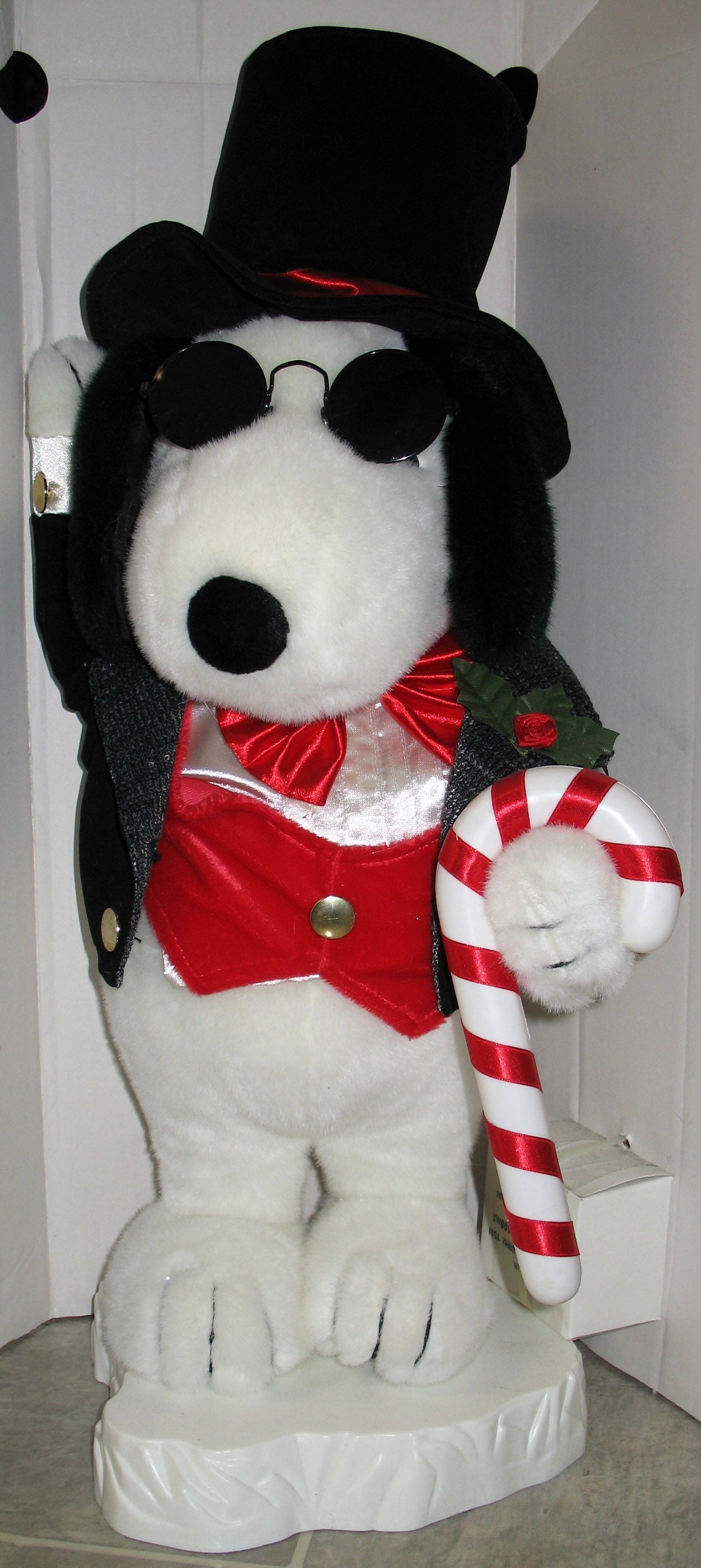 Snoopy Large Animated Plush Christmas Doll | snoopn4pnuts.com