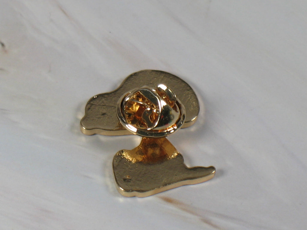 Tacky Pin Snoopy Sitting Enamel Pin / Tie Tack With Gold-Tone Finish ...