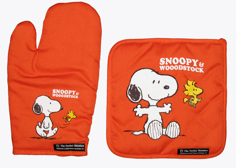 Snoopy Pot Holder Glove and Hot Pad Set | snoopn4pnuts.com