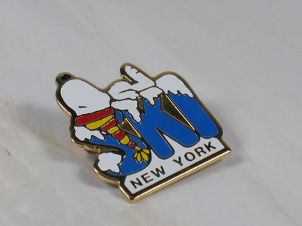Snoopy Ski Enamel Pin - NEW YORK - snoopn4pnuts.com