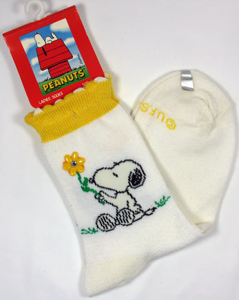 Snoopy Socks With Flower Applique - snoopn4pnuts.com
