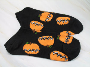 Charlie Brown's Zig-Zag Matching No Show Halloween Socks