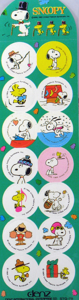 Snoopy Holiday Circle - Shaped Stickers - snoopn4pnuts.com