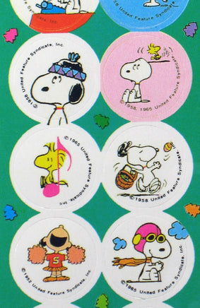 Snoopy Holiday Circle - Shaped Stickers - snoopn4pnuts.com
