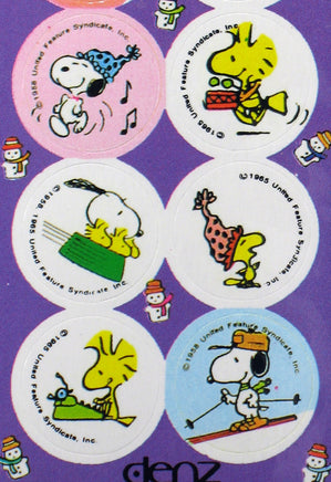 Snoopy Holiday Circle - Shaped Stickers - snoopn4pnuts.com