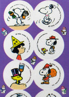 Snoopy Holiday Circle - Shaped Stickers - snoopn4pnuts.com