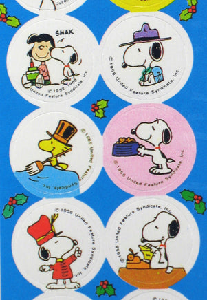 Snoopy Holiday Circle - Shaped Stickers - snoopn4pnuts.com