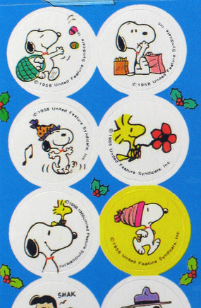 Snoopy Holiday Circle - Shaped Stickers - snoopn4pnuts.com