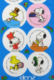 Snoopy Holiday Circle-Shaped Stickers