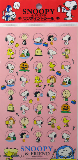 Snoopy Mini Circle - Shaped Stickers - snoopn4pnuts.com