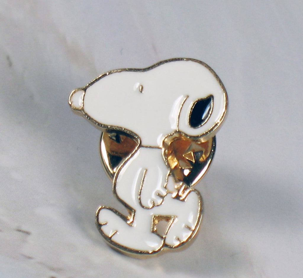 Snoopy Walking Enamel Pin / Tie Tack | snoopn4pnuts.com