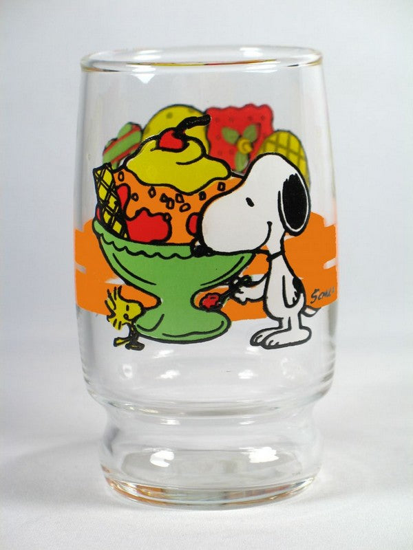 Snoopy eating sundae juice glass