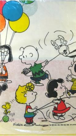 Peanuts Gang Kites and Balloons Vintage Table Cover
