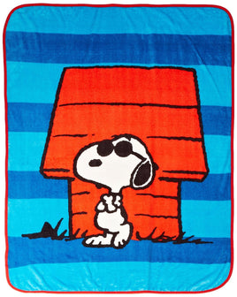 Snoopy Joe Cool Super Soft Plush Throw - snoopn4pnuts.com