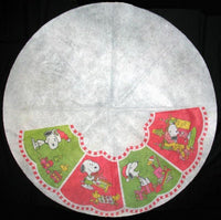 Snoopy and Friends Fleece Christmas Tree Skirt or Table Cover - RARE! (New But Near Mint) - snoopn4pnuts.com