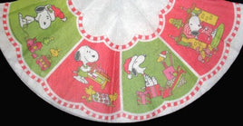 Snoopy and Friends Fleece Christmas Tree Skirt or Table Cover - RARE! (New But Near Mint) - snoopn4pnuts.com