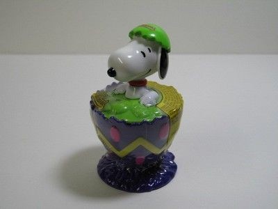 Snoopy Candy-Filled Easter Egg