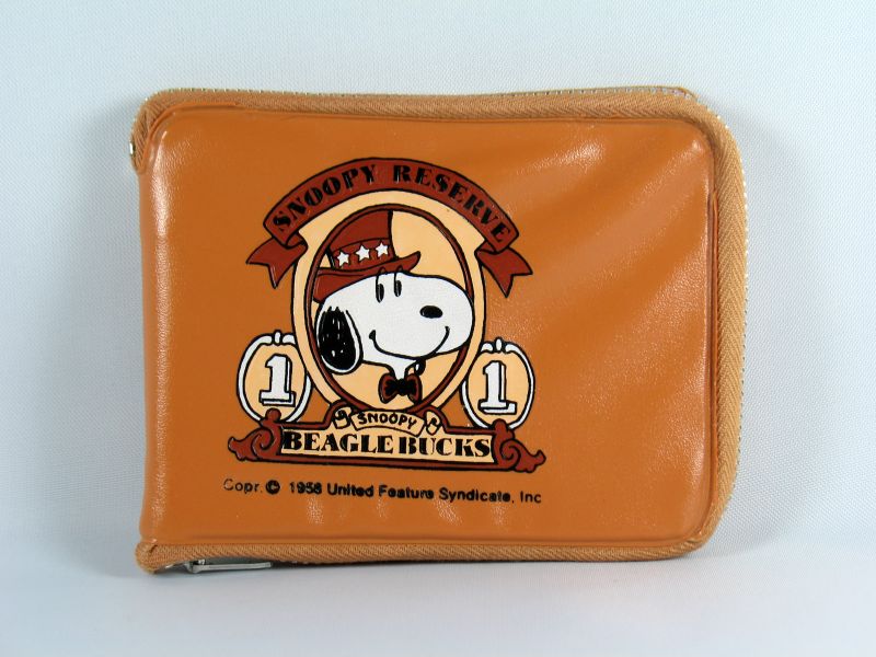 Snoopy Vintage Vinyl Bi-Fold Beaglebucks Zippered Wallet