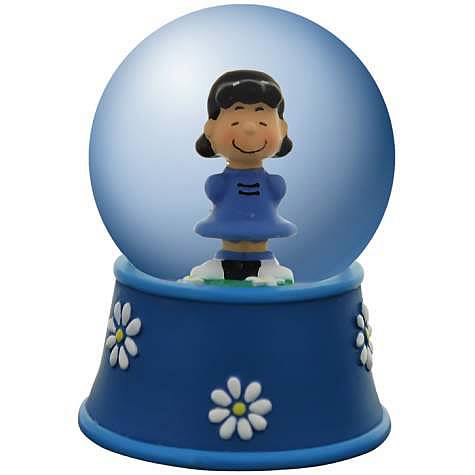 Lucy and Daisies Water Globe
