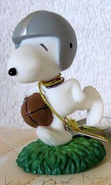 Snoopy Football Player Figurine