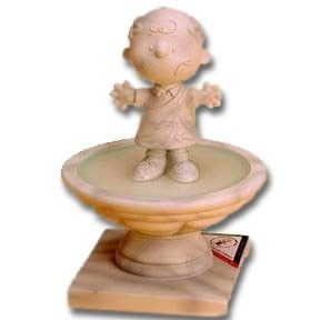 Charlie Brown Around Town Figurine - Charlie Brownus Around Townus