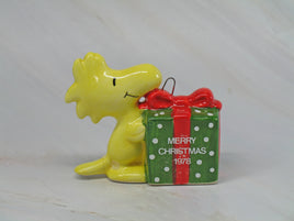 1978 Woodstock's Christmas Gift Ornament (Tail Repaired; Hanging Cord Included) - snoopn4pnuts.com